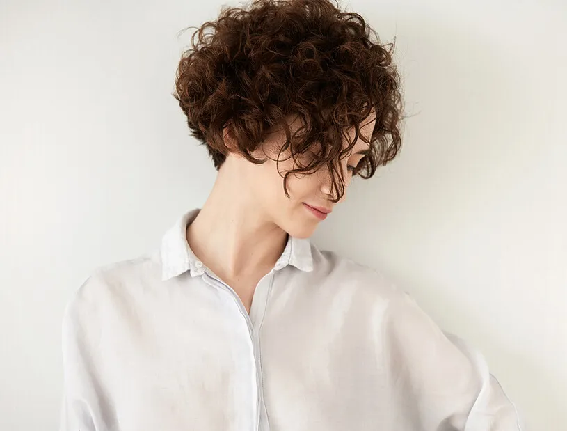 Хімічна завивка на коротке волосся: як зробити правильно і що врахувати