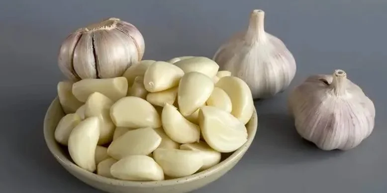 Користь часнику: чому варто додати його в раціон і що враховувати