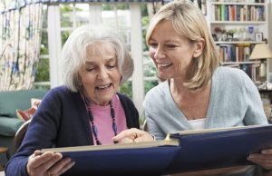 Как оформить уход за пожилым человеком: пошаговое руководство