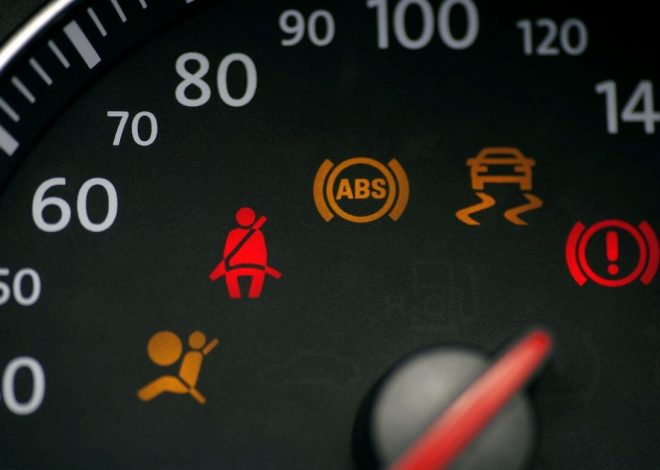 Помилки в машині: як розпізнати значки на панелі приладів і що з ними робити