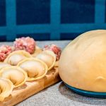 Заварне тісто для вареників і пельменів: універсальний рецепт та секрети приготування