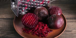 Салат из свёклы: самые вкусные рецепты, советы и вариации