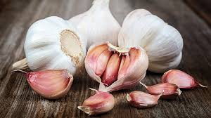 Користь часнику: чому варто додати його в раціон і що враховувати