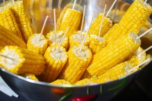 Как правильно варить кукурузу: время, способы, советы