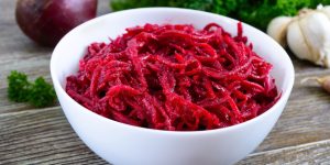 Салат из свёклы: самые вкусные рецепты, советы и вариации