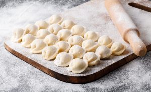 Тісто на пельмені і вареники: як приготувати ідеальне базове тісто